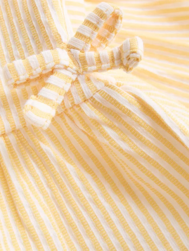 0–36 måneder | Sett med blomsterbrodert topp med peplum-kant og Shorts
