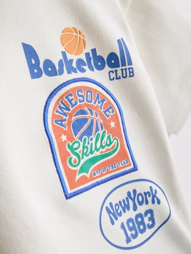 0–36 måneder | sett med T-skjorte og shorts med basketballmotiv