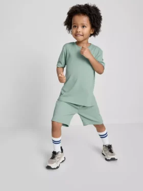 1,5–7 år | sett med aktiv-T-skjorte og shorts