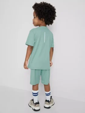 1,5–7 år | sett med aktiv-T-skjorte og shorts