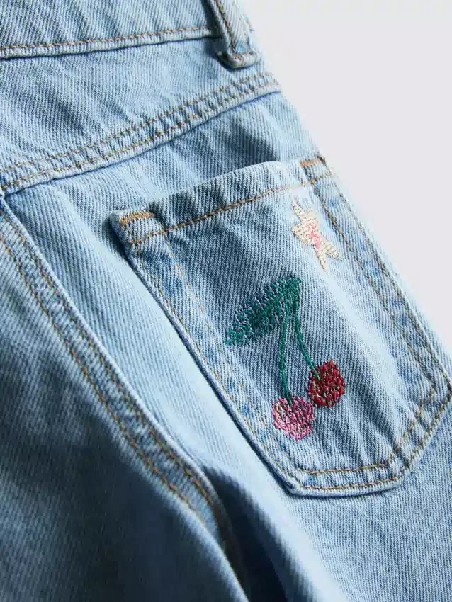 1,5–8 år | Jeans med fruktbroderi