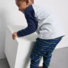 1,5–8 år | pysjamaser i fleece med dinosaurmotiv