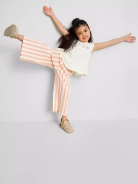 1,5–8 år | Sett med brodert peplum-top og bukser