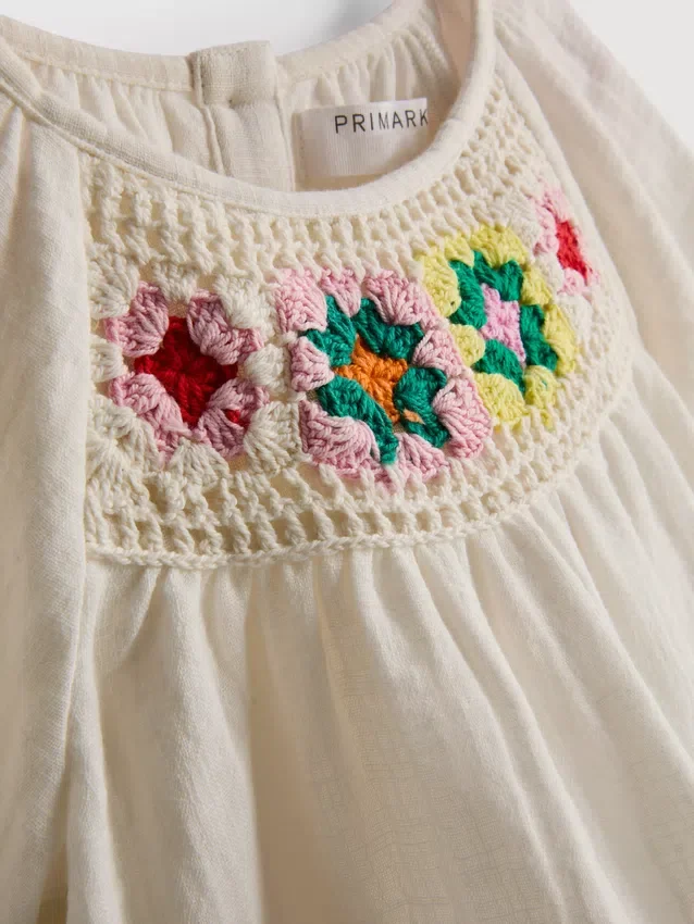 1,5–8 år | sett med heklet bluse og bukser