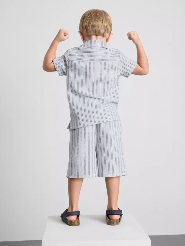 1,5–8 år | Sett med stripet strikket skjorte og shorts