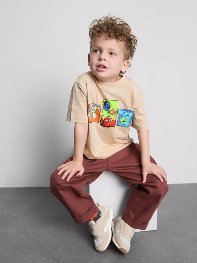 1,5–8 år | T-skjorte med figurer fra Disney·Pixar