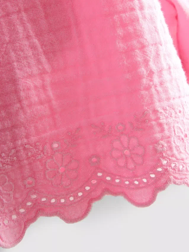 1,5–9 år | Brodert body med bølgekant