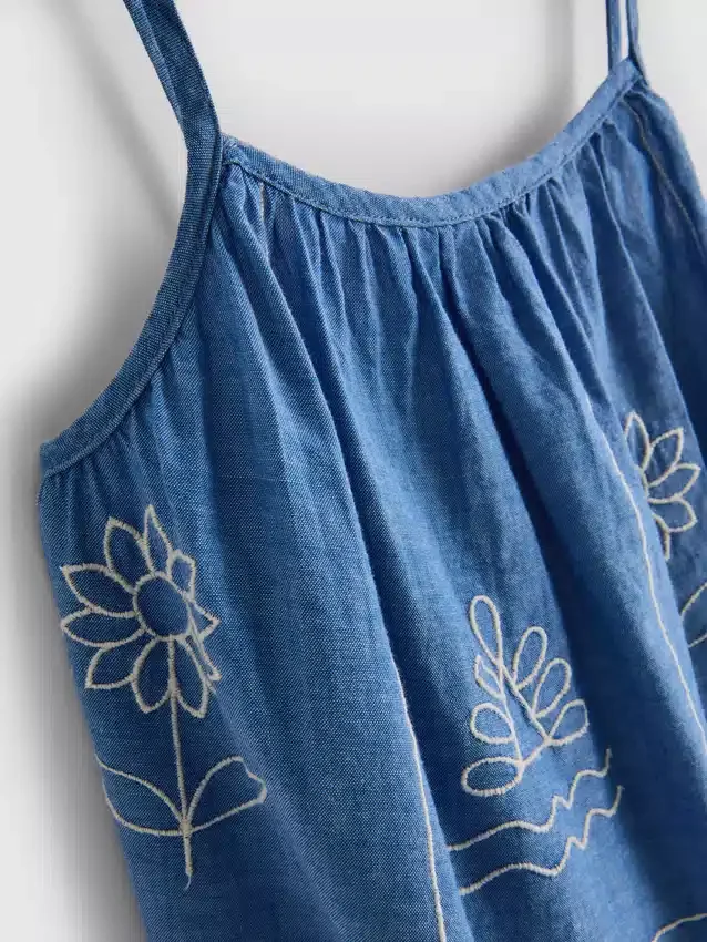 1,5–9 år | brodert cami-kjole i chambray