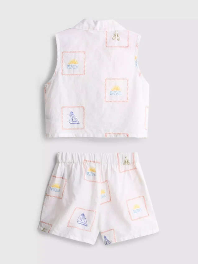 1,5–9 år | brodert sett med ermeløs skjorte og shorts