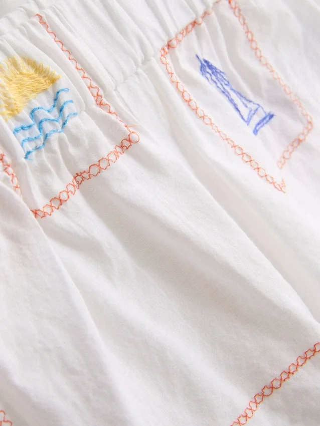1,5–9 år | brodert sett med ermeløs skjorte og shorts