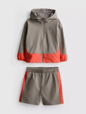 1,5–9 år | sett med aktiv treningsjakke og shorts
