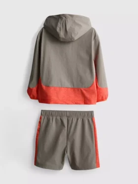 1,5–9 år | sett med aktiv treningsjakke og shorts