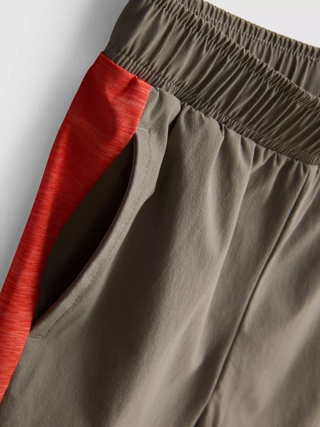 1,5–9 år | sett med aktiv treningsjakke og shorts