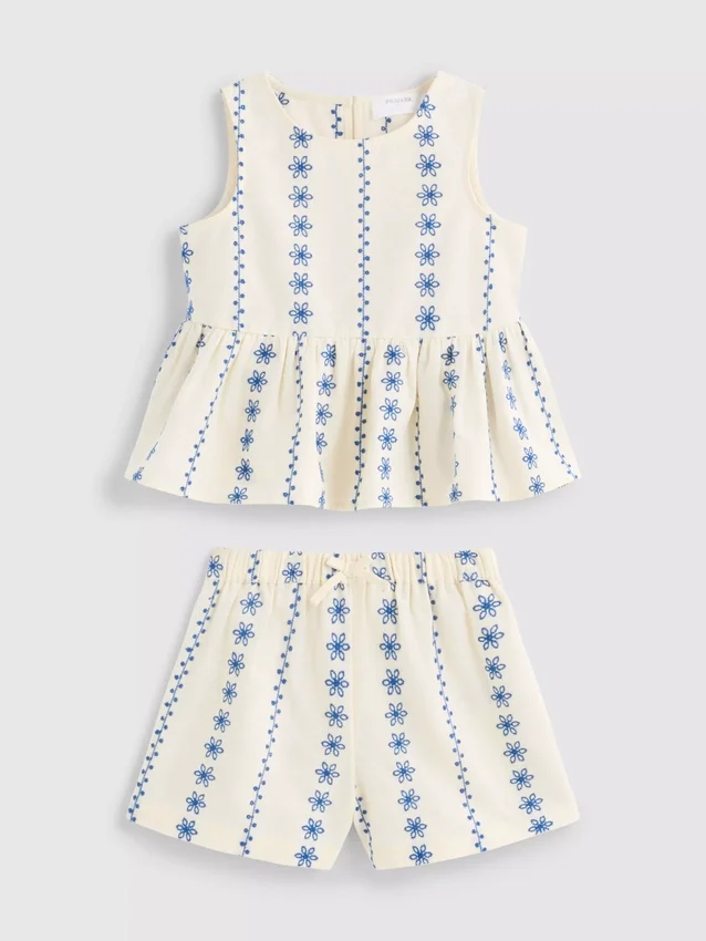 1,5–9 år | sett med brodert bluse og shorts