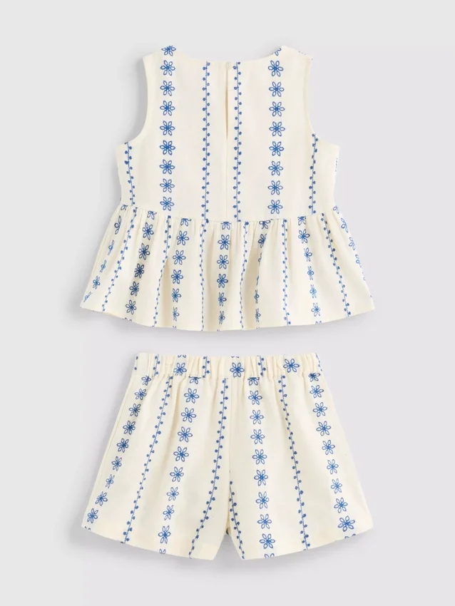 1,5–9 år | sett med brodert bluse og shorts