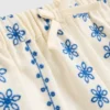 1,5–9 år | sett med brodert bluse og shorts
