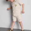 1,5–9 år | sett med brodert skjorte og shorts