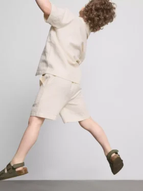 1,5–9 år | sett med brodert skjorte og shorts