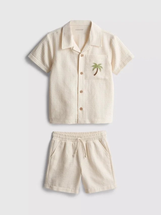 1,5–9 år | sett med brodert skjorte og shorts