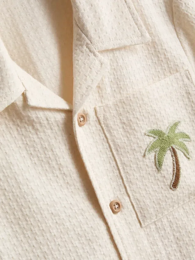 1,5–9 år | sett med brodert skjorte og shorts