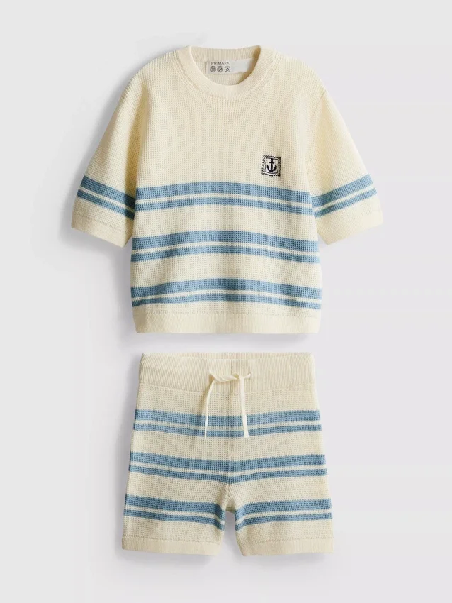 1,5–9 år | sett med strikket topp og shorts