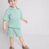 1,5–9 år | sett med stripete skjorte og shorts