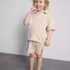 1,5–9 år | sett med stripete skjorte og shorts