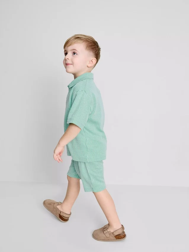 1,5–9 år | sett med stripete skjorte og shorts