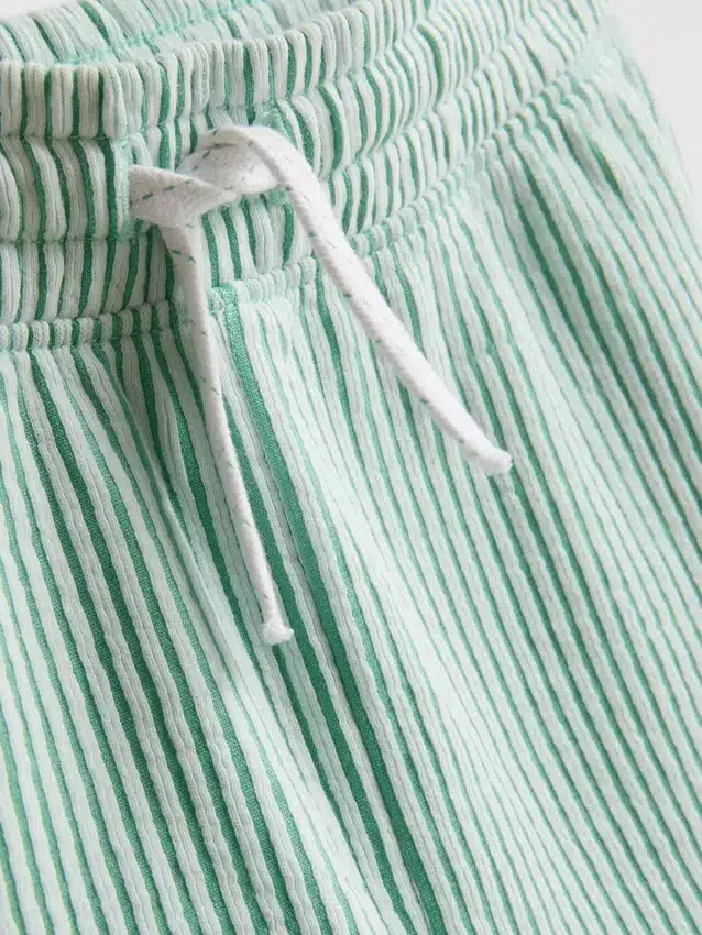 1,5–9 år | sett med stripete skjorte og shorts