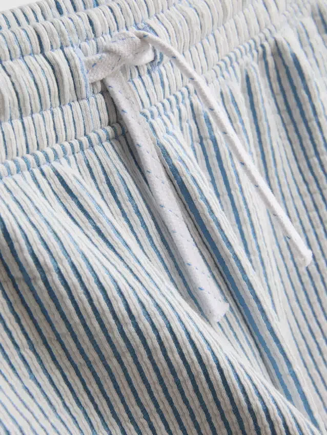 1,5–9 år | sett med stripete skjorte og shorts