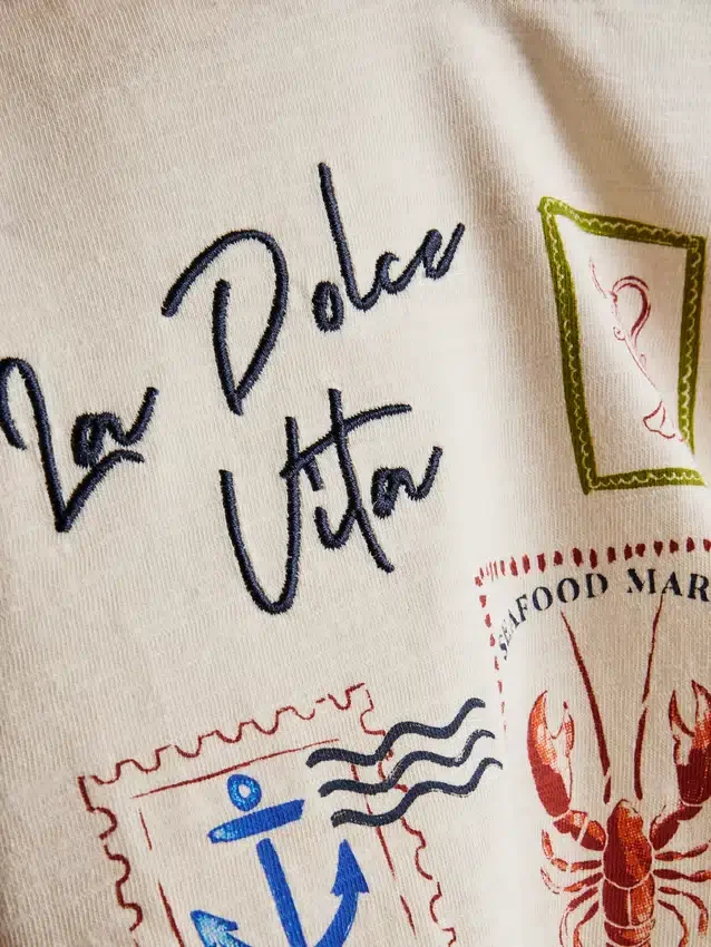 1–9 år | Dolce Vita-sett med T-skjorte med grafisk trykk og shorts