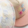 2-pakk med babyhatter med strandmotiv