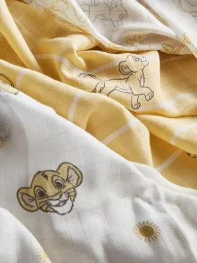 3-pakning med muslin-klær med Disneys «Løvenes konge»