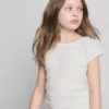 7–15 år | Bluse med krøllete kappeærmer og blonderkant