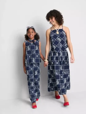 7–15 år | brodert ermeløs bluse
