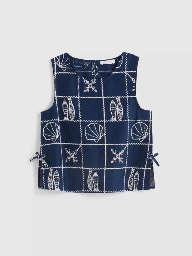 7–15 år | brodert ermeløs bluse