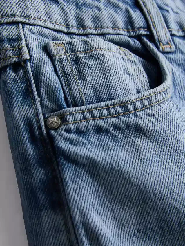 7–15 år | Jeans med brede ben og brodert blomsterbue