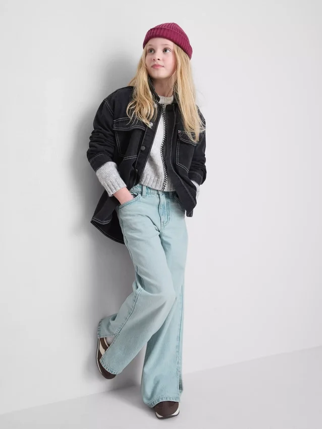 7–15 år | Jeans med splitt i buksebenet og vide ben