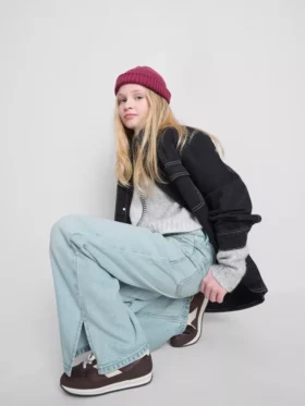 7–15 år | Jeans med splitt i buksebenet og vide ben