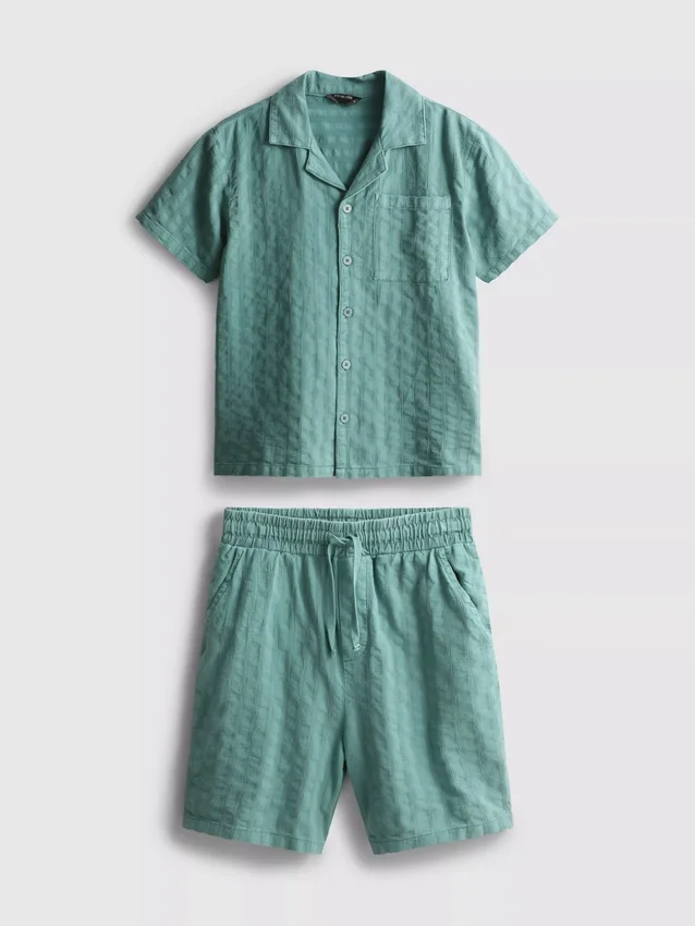 7–15 år | sett med strukturert kortærmet skjorte med knapper og shorts
