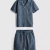 7–15 år | sett med strukturert kortærmet skjorte med knapper og shorts