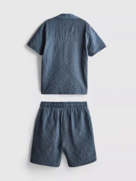 7–15 år | sett med strukturert kortærmet skjorte med knapper og shorts