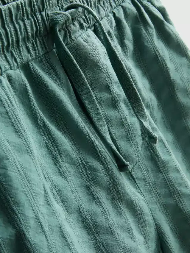 7–15 år | sett med strukturert kortærmet skjorte med knapper og shorts