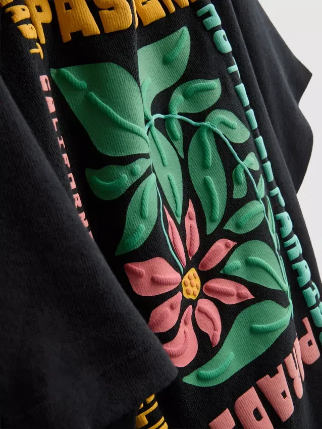 7–15 år | T-skjorte med strukturert blomstermotiv