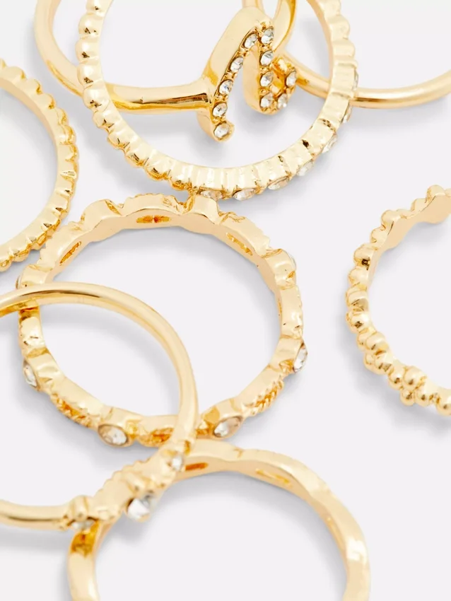 8-pakning med initialringer med rhinestones