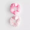 9-pakning med store sateng-scrunchies som kan brukes i håret mens du sover