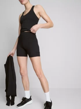 Aktiv yoga-shorts med høy midje og jevn støtte