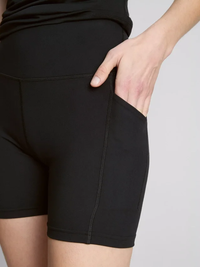 Aktiv yoga-shorts med høy midje og jevn støtte
