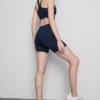Aktiv yoga-shorts med middels høy midje og jevn støtte