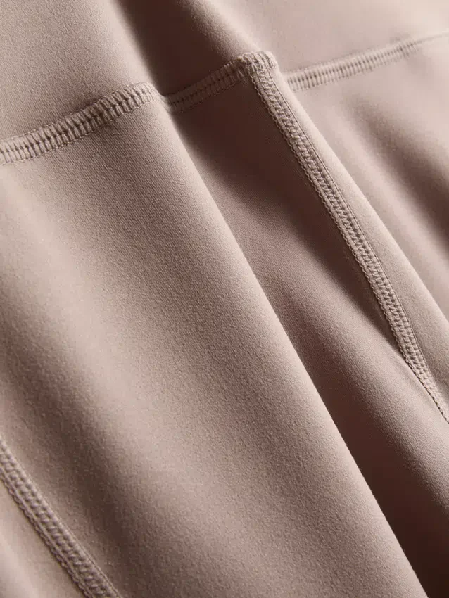 Aktive leggings med høy midje i lønnetrykk